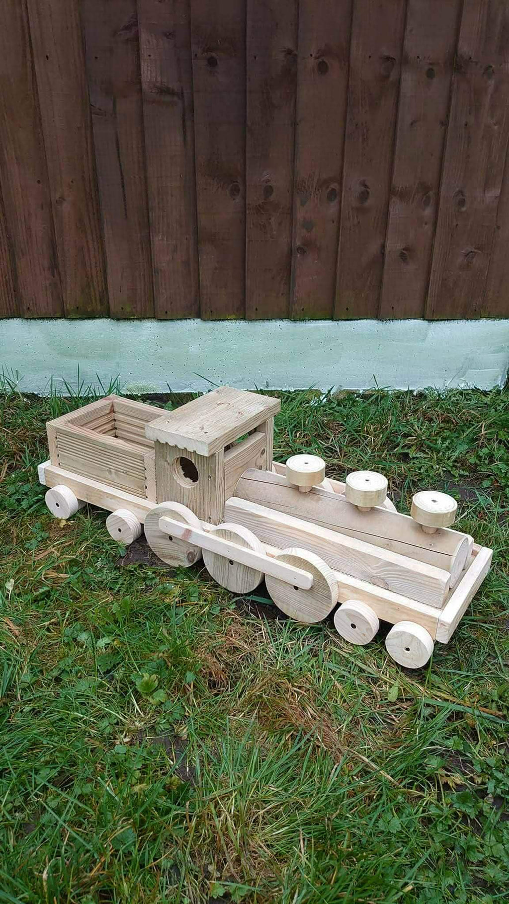 Large Wooden Train Planter – Garden Train Planter with 2 Carriages – Outdoor Flower Planter – Unique Garden Decor